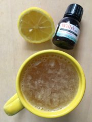 Mug of hot lemon water with apple cider vinegar