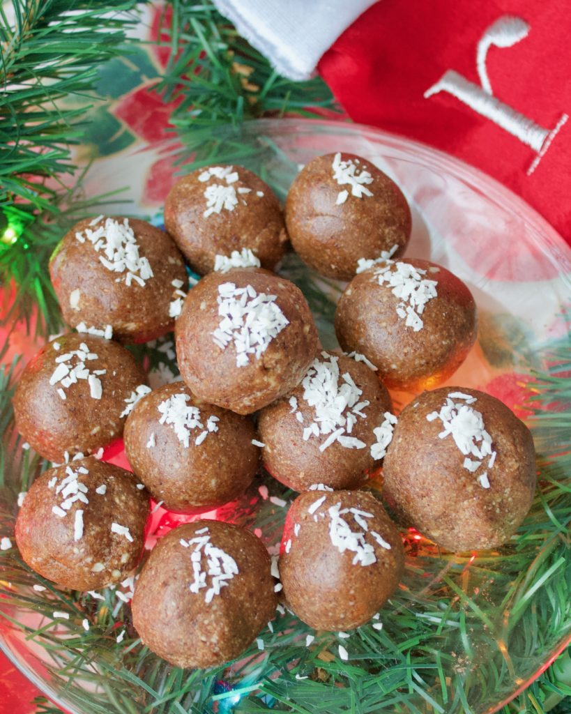 Vegan Christmas Pudding Energy Balls - Bites by Bekah